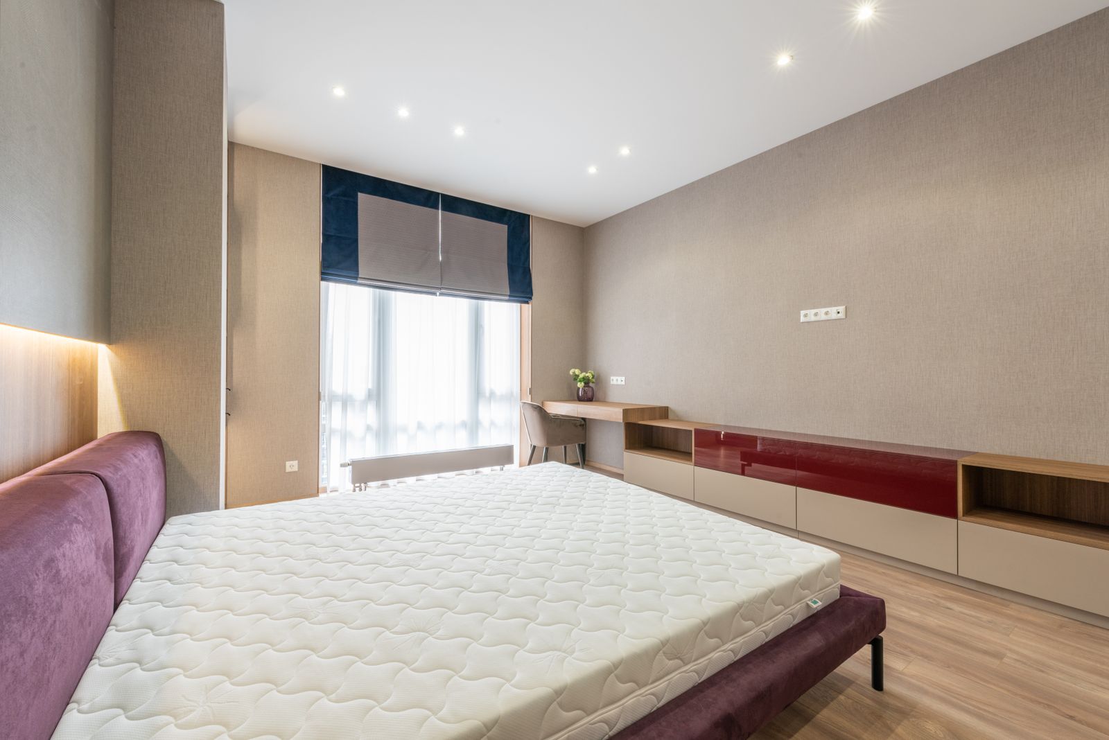 Matelas dans une chambre — choisir un matelas pour le mal de dos sciatique